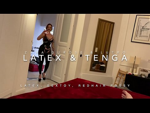 ❤️ Dada wa kambo mwenye kichwa chekundu akiwa amevalia vazi la latex alilobanwa na kaka wa kambo ️❌ ﹏