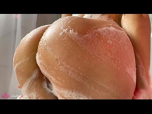 ❤️ Brunette Anapiga Pussy kwa Pussy kwa Vibrator hadi Orgasm kali katika Shower ️❌ ﹏